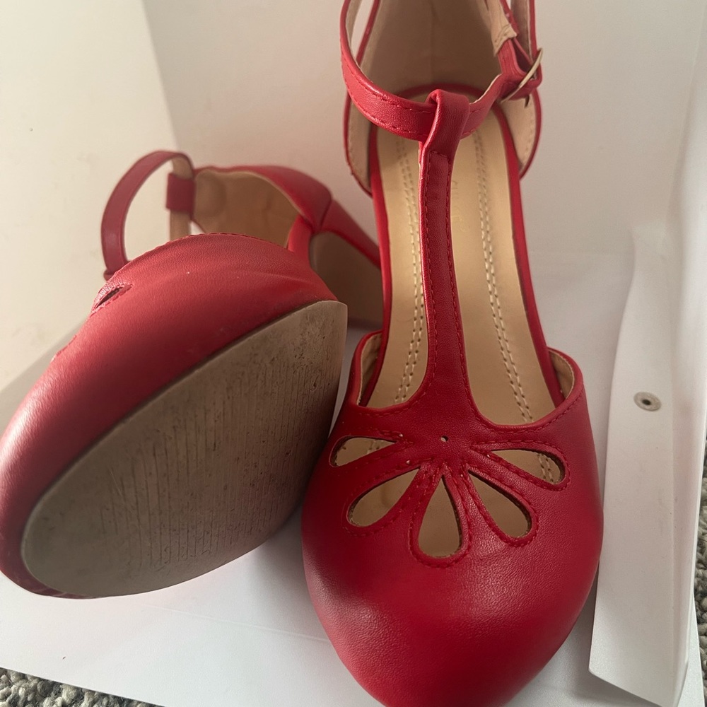 Chase + Chloe Red Cutout Pumps | Vintage Style Heels | Size 5.5